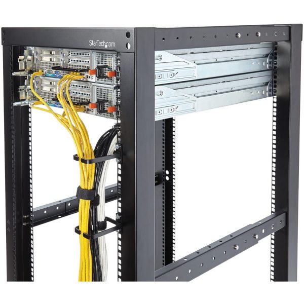 StarTech.com 1U Vertical Server Rack Cable Management D-Ring Hook - 2.2x3.9in (5.7x10cm) - Image 4