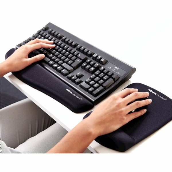 Fellowes® PlushTouch™ Foam Mouse Pad Wrist Support with MICROBAN® - Graphite (9252201) - Image 4
