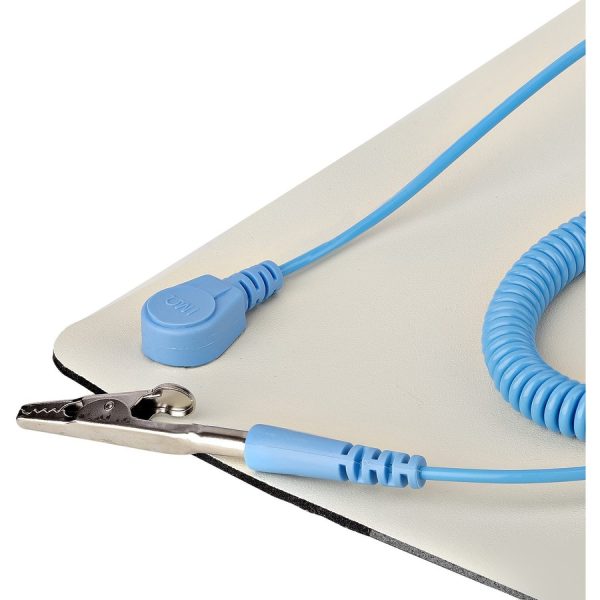 StarTech.com 23x47in Anti Static Mat, ESD Mat for Electronics Repair on Table or Desk, Flexible Work Pad, Detachable Grounding Wire - Image 5