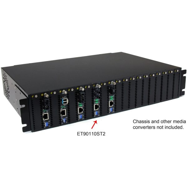StarTech.com 10/100 Mbps Multi Mode Fiber Media Converter ST 2 km - Image 4