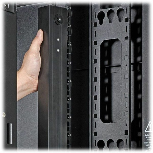 Eaton Tripp Lite Series 1.5kW 100-127V Single-Phase Local Metered PDU - 36 NEMA 5-15R Outlets, 5-15P Input, 15 ft. Cord, 72 in. 0U Rack - Image 6