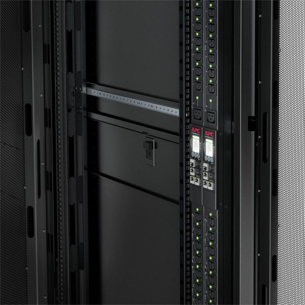 APC by Schneider Electric Rack PDU 9000 Switched, ZeroU, 20A, 208V, (21) C13/C15 & (3) C19/C21, L620 Cord - Image 4