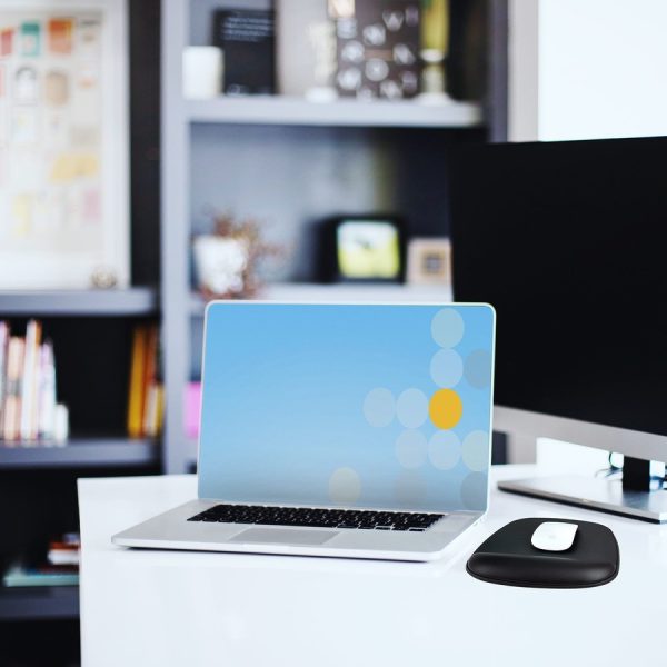 StarTech.com Mouse Pad with Hand rest, 6.7x7.1x 0.8in (17x18x2cm), Ergonomic Mouse Pad w/ Wrist Support, Non-Slip PU Base, Gel Mouse Pad - Image 7