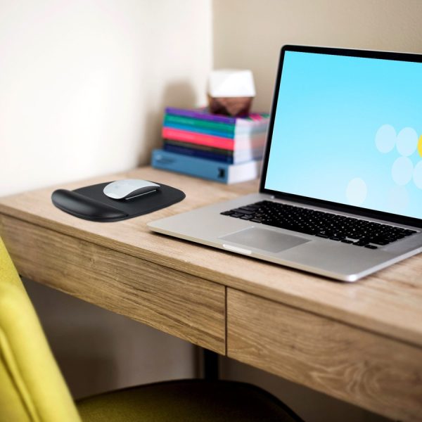 StarTech.com Mouse Pad with Hand rest, 6.7x7.1x 0.8in (17x18x2cm), Ergonomic Mouse Pad w/ Wrist Support, Non-Slip PU Base, Gel Mouse Pad - Image 8