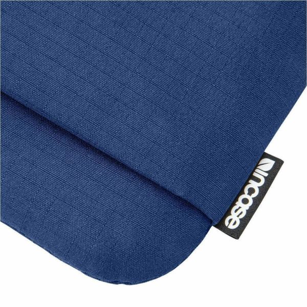 Incipio GO Carrying Case (Sleeve) for 16" Apple MacBook Pro - Navy - Image 2