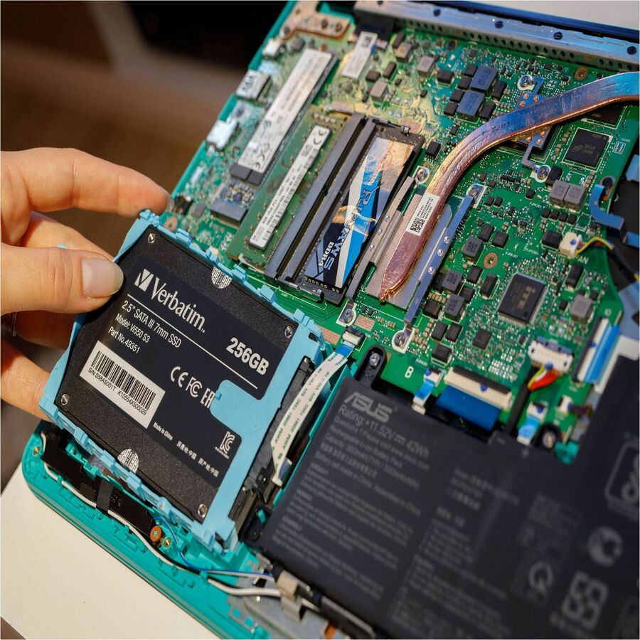 Verbatim 256GB Vi550 SATA III 2.5" Internal SSD - Image 2